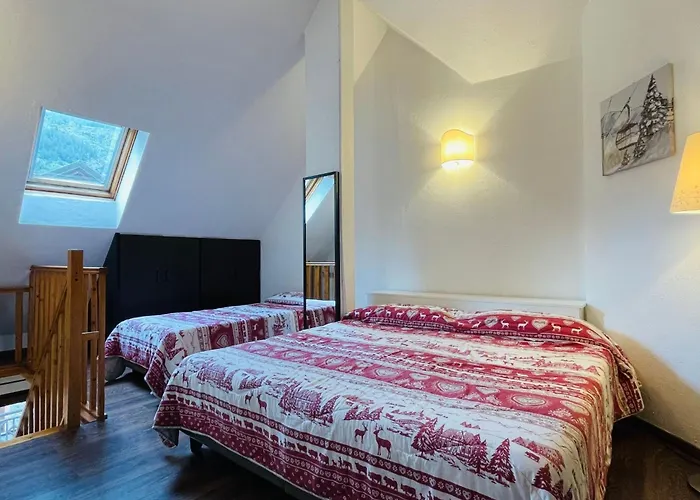 Zwei-zimmer-wohnung Im Dachgeschoss 4 P- L- Frejus By Interhome