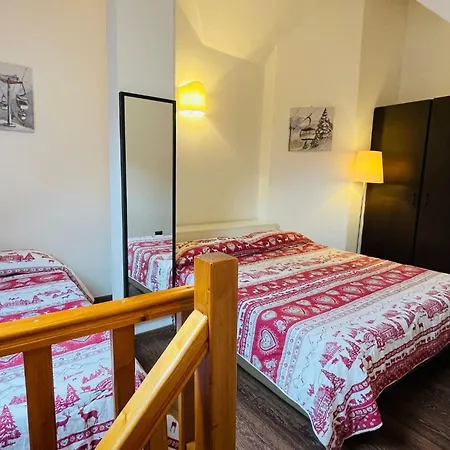 Zwei-zimmer-wohnung Im Dachgeschoss 4 P- L- Frejus By Interhome
