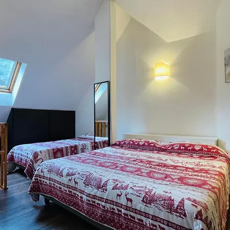 Zwei-zimmer-wohnung Im Dachgeschoss 4 P- L- Frejus By Interhome